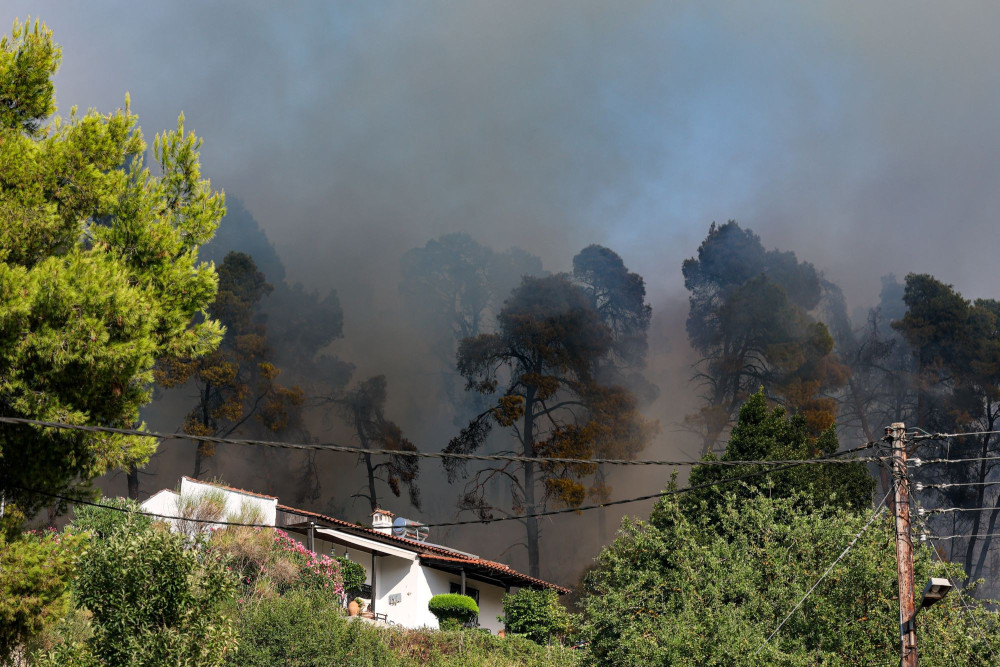 Χαλκιδική: Η φωτιά στη Σίβηρη προκάλεσε αγωνία στα βαλκανικά ΜΜΕ