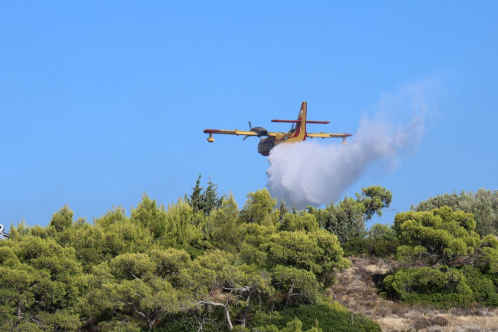 Καλύτερη η εικόνα της φωτιάς στο Τεμπλόνι της Κέρκυρας (video)