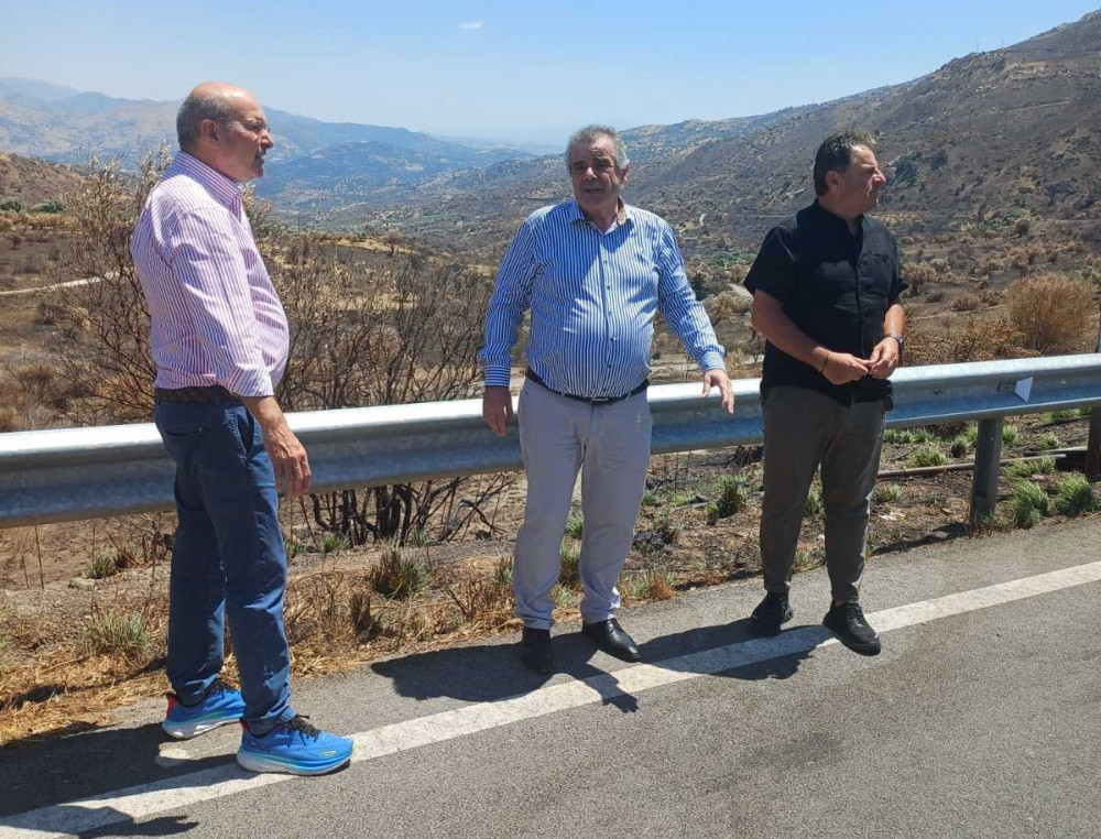Στο Ρέθυμνο ο Κωστής Χατζηδάκης - Επισκέφθηκε τον πυρόπληκτο Άγιο Βασίλειο