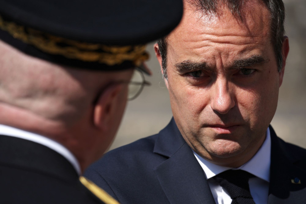 Γαλλία: αποδοκιμασίες για Λεκορνί στις πυρόπληκτες περιοχές, πακέτο άνω των 100 εκατ. ευρώ