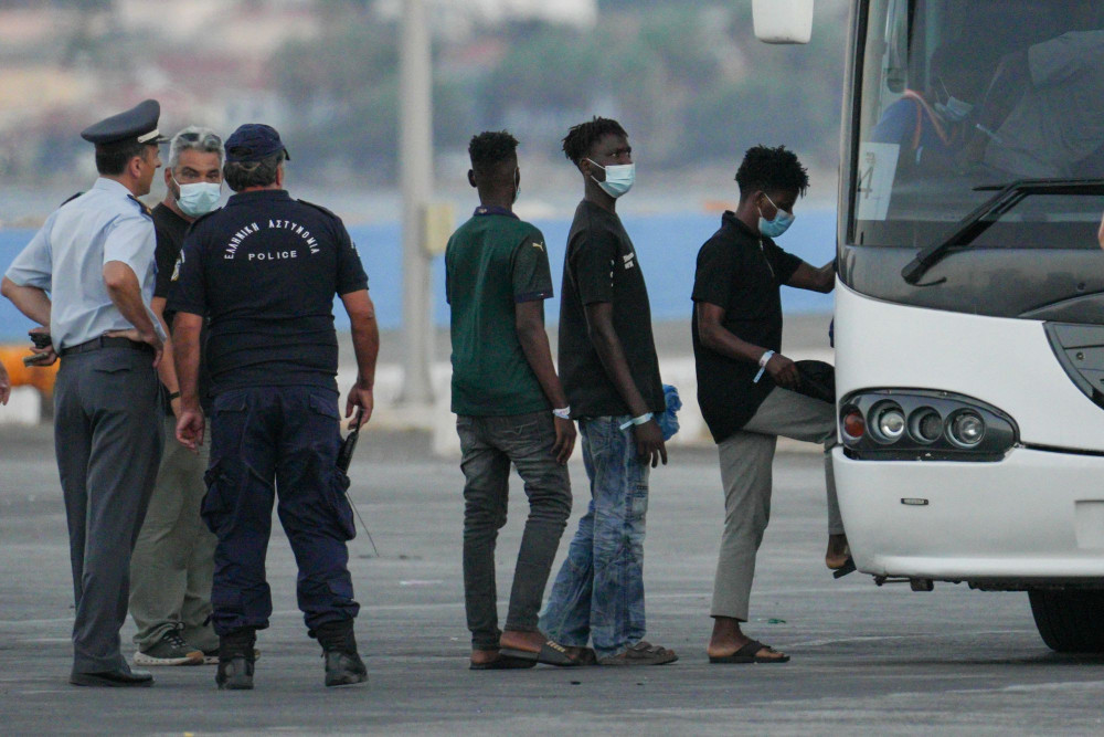 Σέρρες: δίωξη στους 25 συλληφθέντες για τα επεισόδια στη δομή της Σιντικής