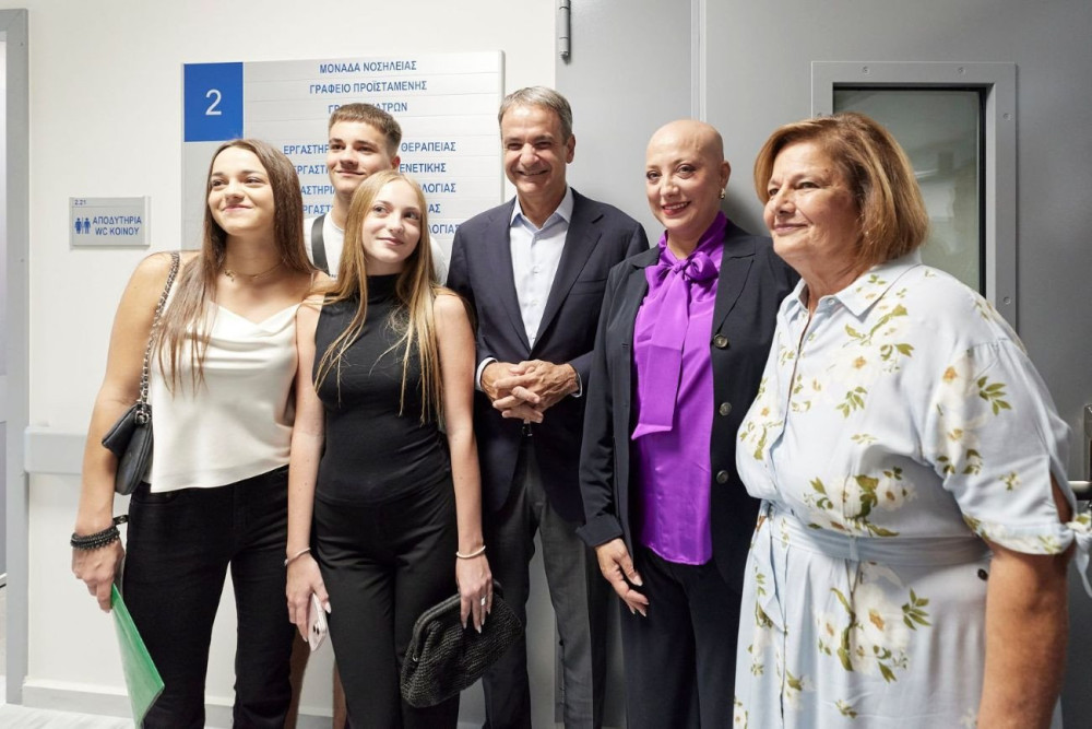 Ασθενής με λευχαιμία στα εγκαίνια του «Παπανικολάου»: Ευχαριστώ τον πρωθυπουργό που με άκουσε