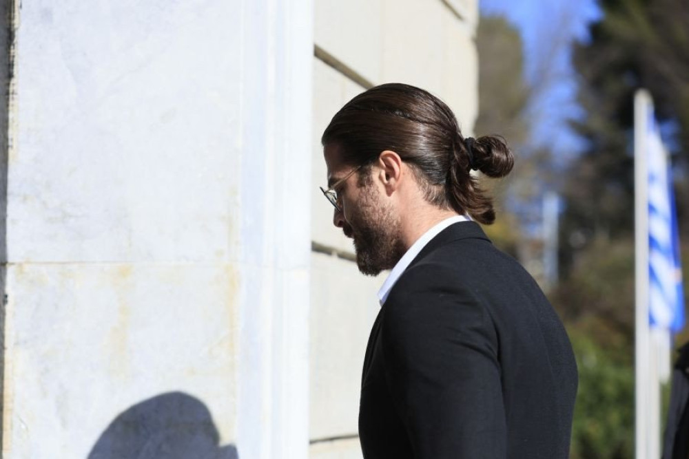 Στην Ευελπίδων ο Άρης Μουγκοπέτρος μετά τη σύλληψή του για οδήγηση υπό την επήρεια αλκοόλ