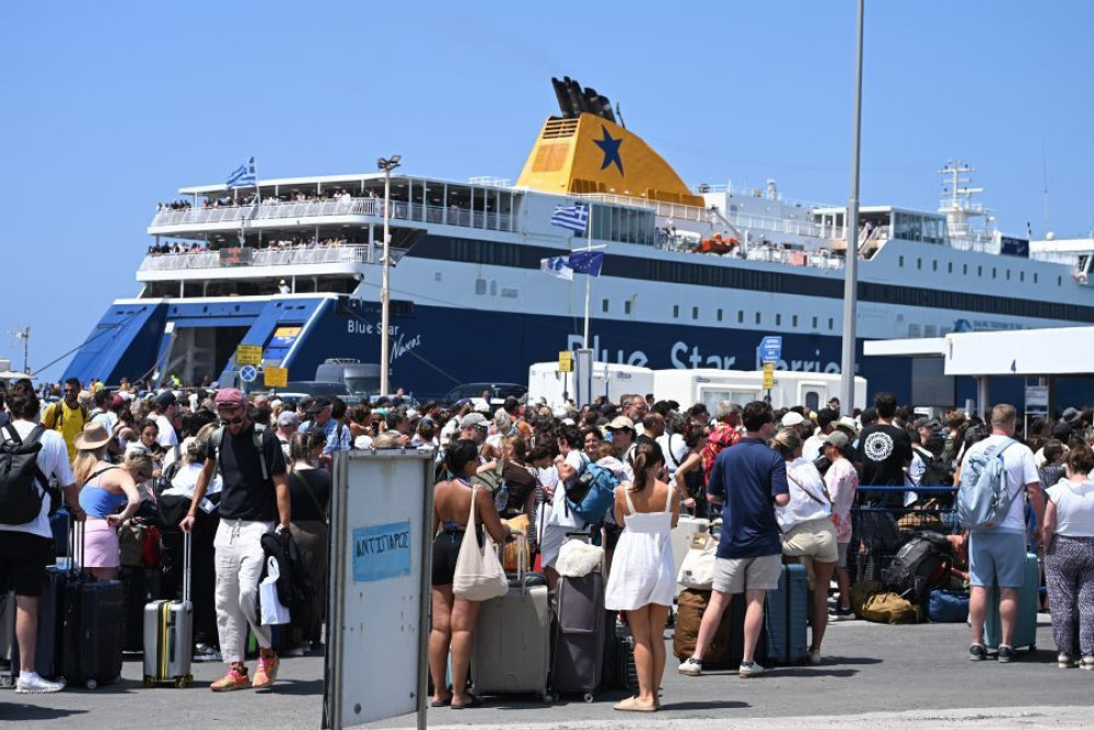 Κυριακή με αυξημένη κίνηση σε Πειραιά, Ραφήνα και Λαύριο - Δεκάδες δρομολόγια για τα νησιά