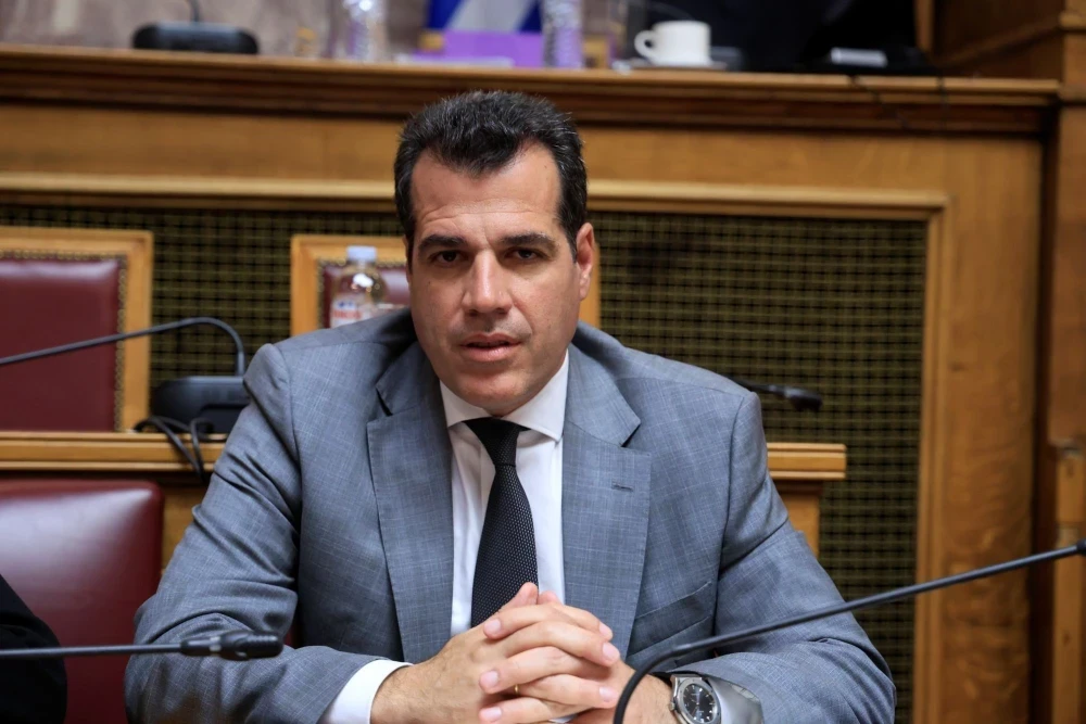 Πλεύρης: Τα μέτρα αποδίδουν, οι παράνομοι μετανάστες επιλέγουν επιστροφή αντί φυλακής