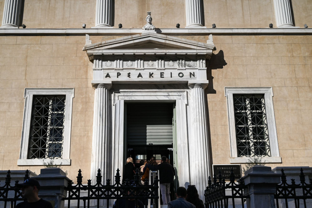 ΣτΕ: Οριστικό «όχι» στην επαναφορά των δώρων στους δημοσίους υπαλλήλους
