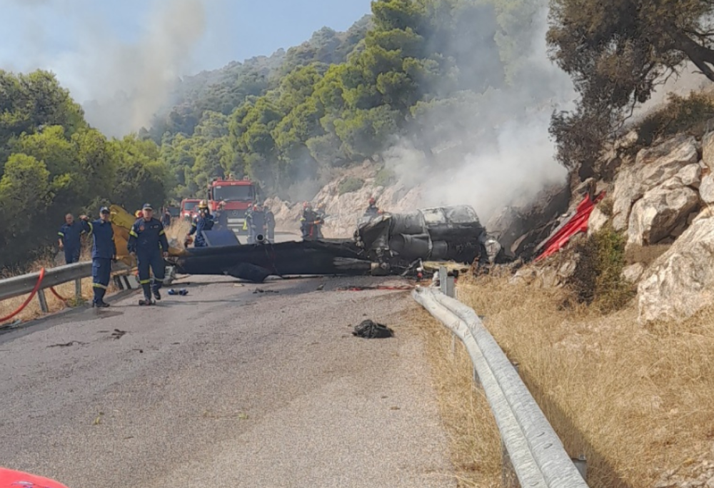 Σύγκρουση ελικοπτέρων στην Ψάθα: Χωρίς τις αισθήσεις του το πλήρωμα του δεύτερου ελικοπτέρου (video)