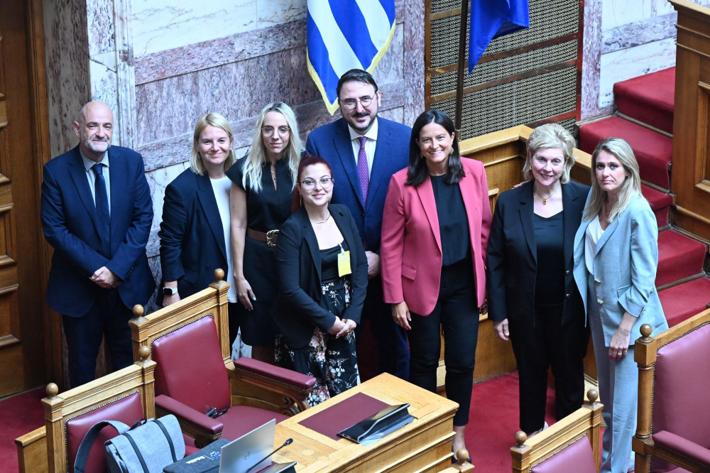 Βουλή: «Πέρασε» το νομοσχέδιο για την επαγγελματική ασφάλιση