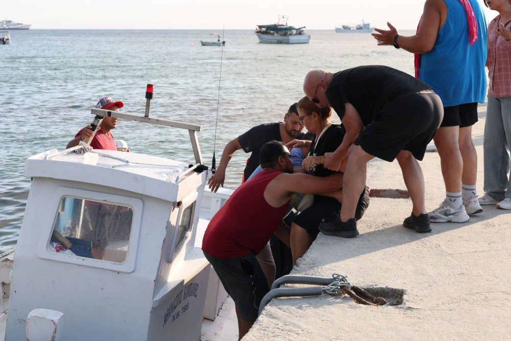 Φωτιά στη Χαλκιδική: Βελτιωμένη εικόνα - εκατοντάδες άτομα απεγκλωβίστηκαν διά θαλάσσης στη Σίβηρη (video)