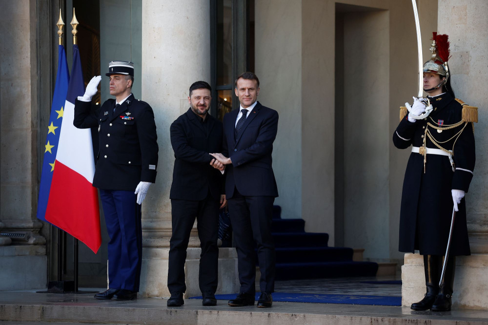 «Συμμαχία των Προθύμων»: Στη Γαλλία τη Δευτέρα με Ζελένσκι