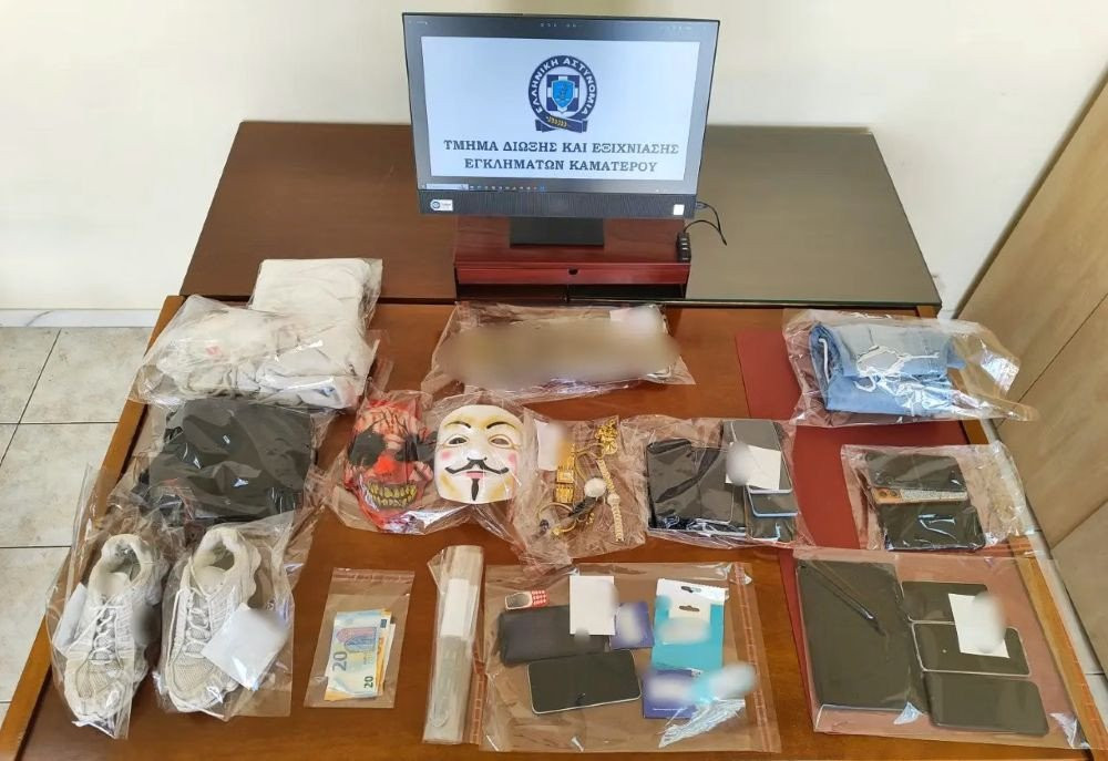 Σπείρα απατεώνων με 250.000 ευρώ λεία - Χειροπέδες σε δύο μέλη 16 και 18 ετών (video)
