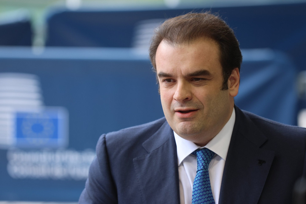 Κουμπάρος στον γάμο του Ρουμάνου υπουργού Οικονομικών, ο Κυριάκος Πιερρακάκης