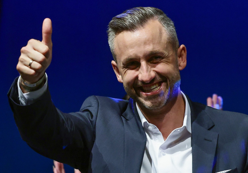 Σάλος στην Ευρώπη μετά τη νίκη της AfD - Η επίθεση Τουσκ και οι πανηγυρισμοί στην Αυστρία (video)
