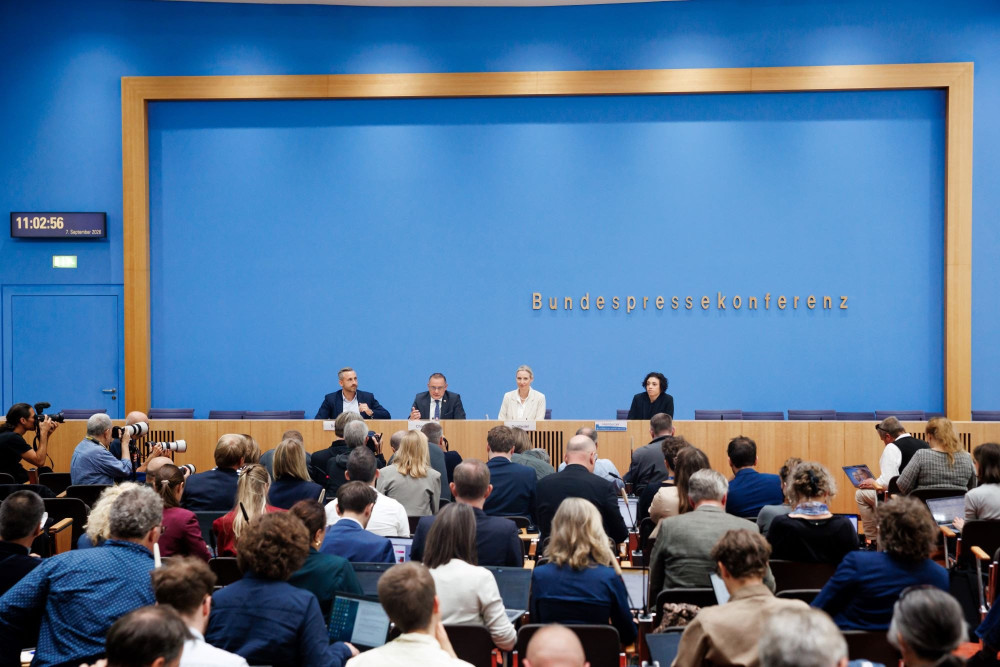 Χρήστος Κουπελίδης στο «Μανιφέστο»: Γιατί η AfD εκτοξεύθηκε στο 43,8% - Τα τραύματα της επανένωσης και η οργή κατά του Βερολίνου