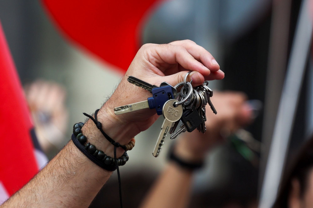 Η στεγαστική κρίση αγκάθι στα πλευρά της κυβέρνησης Σάντσεθ