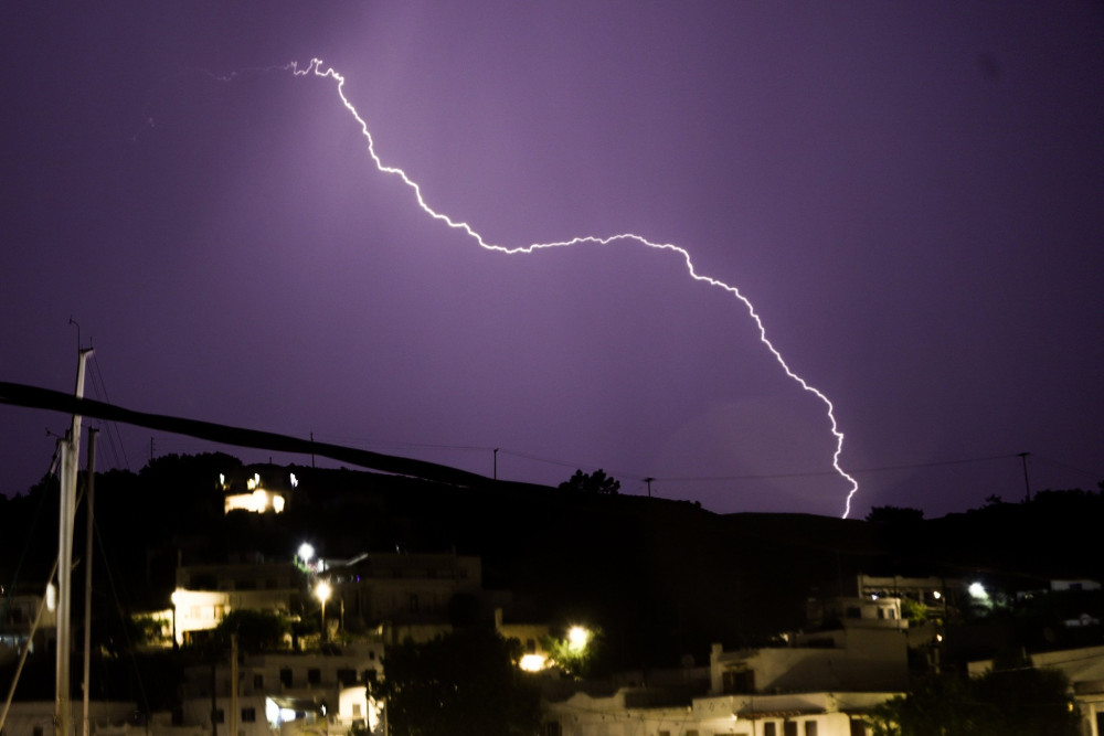Τραγωδία στη Ρόδο: νεκρή 58χρονη τουρίστρια που χτυπήθηκε από κεραυνό