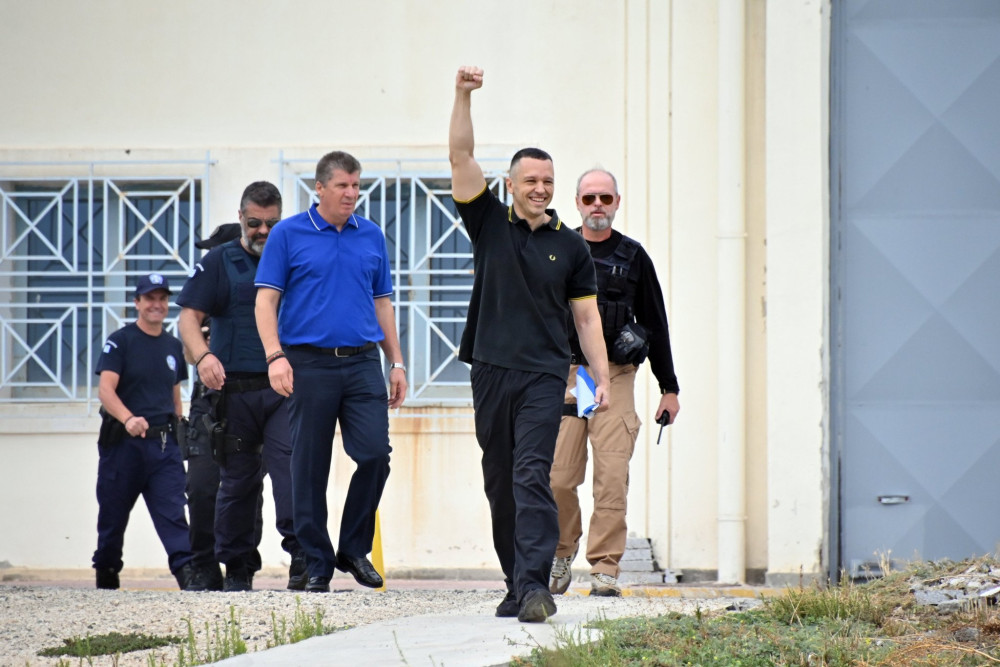 Ελεύθερος ο Κασιδιάρης την Ημέρα της… Δημοκρατίας
