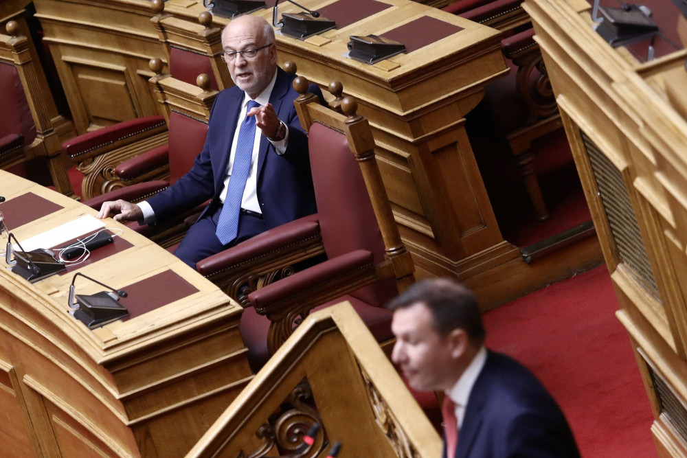«Δες πώς κατάντησες το κόμμα σου»: η απάντηση Φλωρίδη στον Δουδωνή στη Βουλή