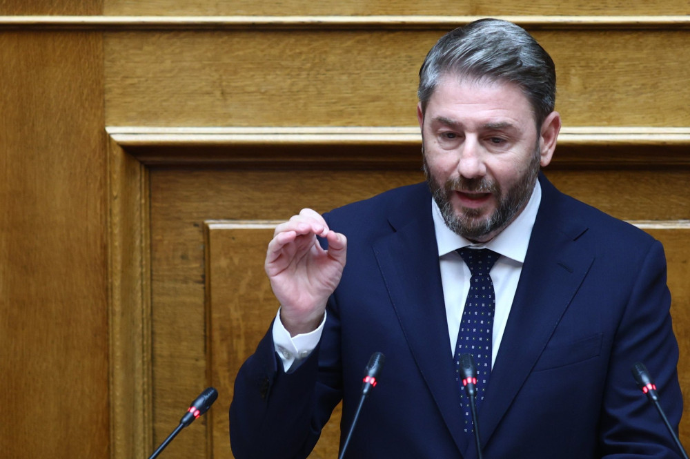 Ο «θυμωμένος» Ανδρουλάκης: θέλει πρωτιά, μοιράζει πιστοποιητικά και μετράει… δόσεις