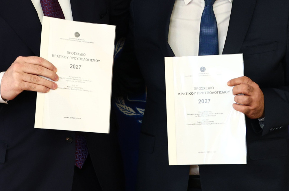 Προσχέδιο προϋπολογισμού: ανάπτυξη 2,3%, αύξηση των επενδύσεων κατά 7,9% και 2,6% πληθωρισμό το 2027