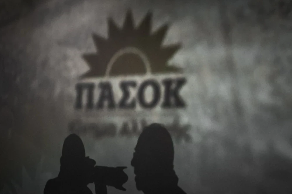 Έχασαν την μπάλα στο ΠΑΣΟΚ για τα καύσιμα: άλλα λέει ο Αυλωνίτης και άλλα ο Μάντζος