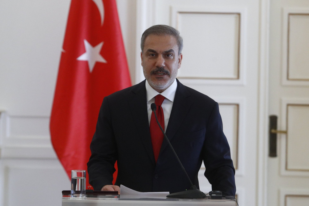 Νέα πρόκληση Φιντάν: Η Τουρκία συνδέει τη στρατιωτικοποίηση των νησιών με «απειλή» (video)