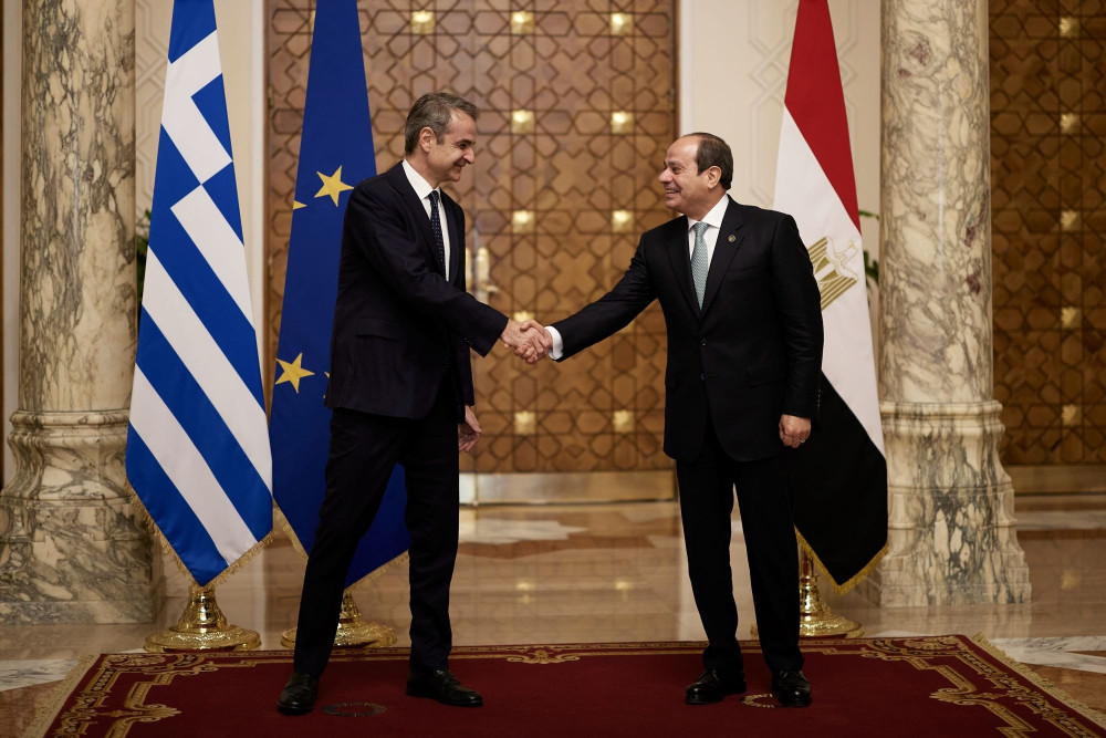 Επίσκεψη-αστραπή του Μητσοτάκη στην Αίγυπτο - Τι σηματοδοτεί για τις ελληνοαιγυπτιακές σχέσεις η συνάντησή του με τον Σίσι