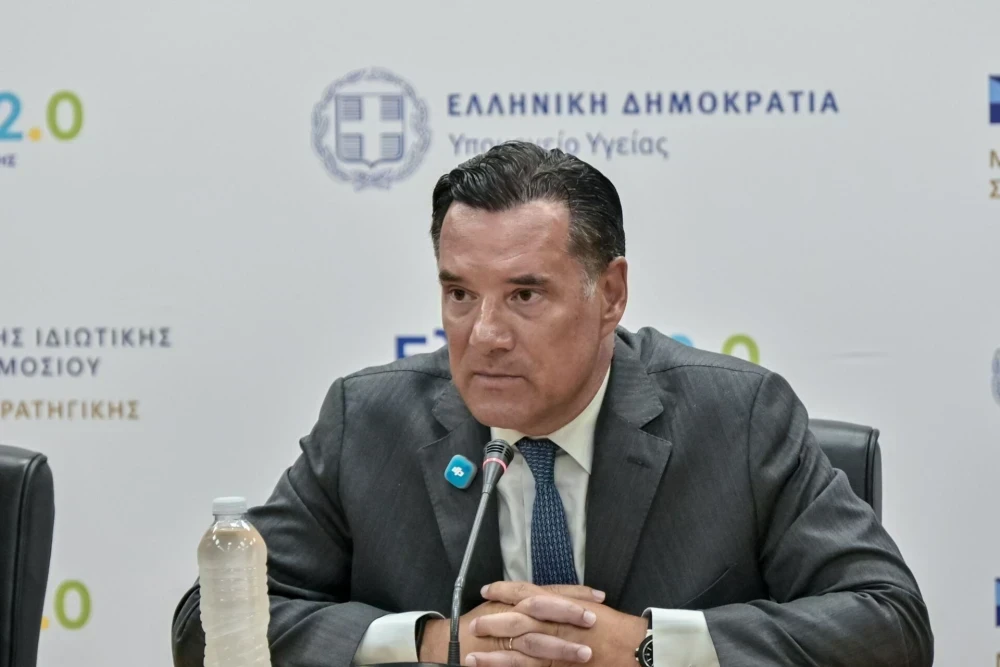 Οργή Άδωνι για τα fake news σχετικά με τον θάνατο του Γιώργου Μαζωνάκη