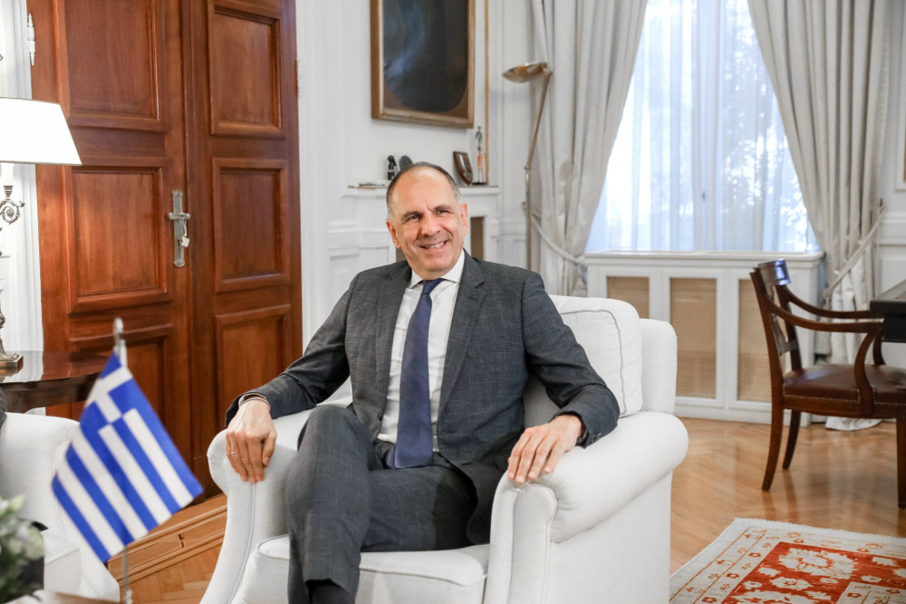 Ο Γιώργος Γεραπετρίτης συναντήθηκε με τον υποψήφιο ΓΓ του ΟΗΕ Olara Otunnu