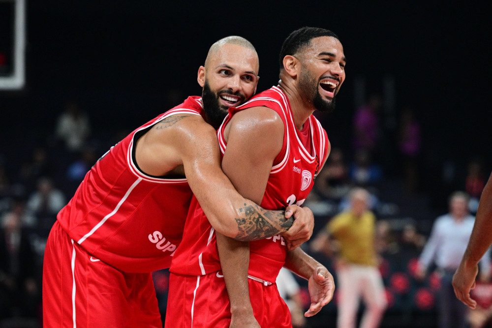 Εντυπωσιακός ο Ολυμπιακός: κέρδισε 92-90 τη Φενέρ στον ημιτελικό του Euroleague Super Cup