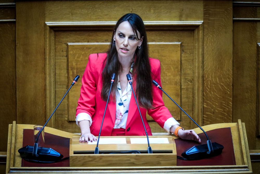 Βιβή Χαραλαμπογιάννη στη Βουλή: Νέο βαθμολόγιο και γραπτές εξετάσεις για προϊσταμένους στο Δημόσιο