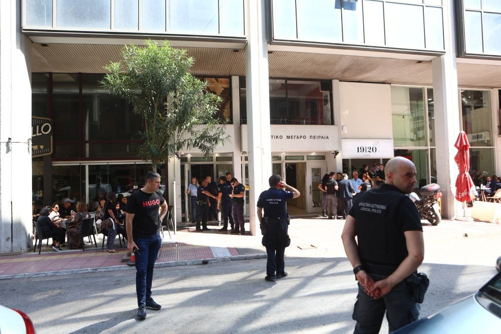 Δικαστήρια Πειραιά: λήξη συναγερμού - Δεν εντοπίστηκε κάτι ύποπτο