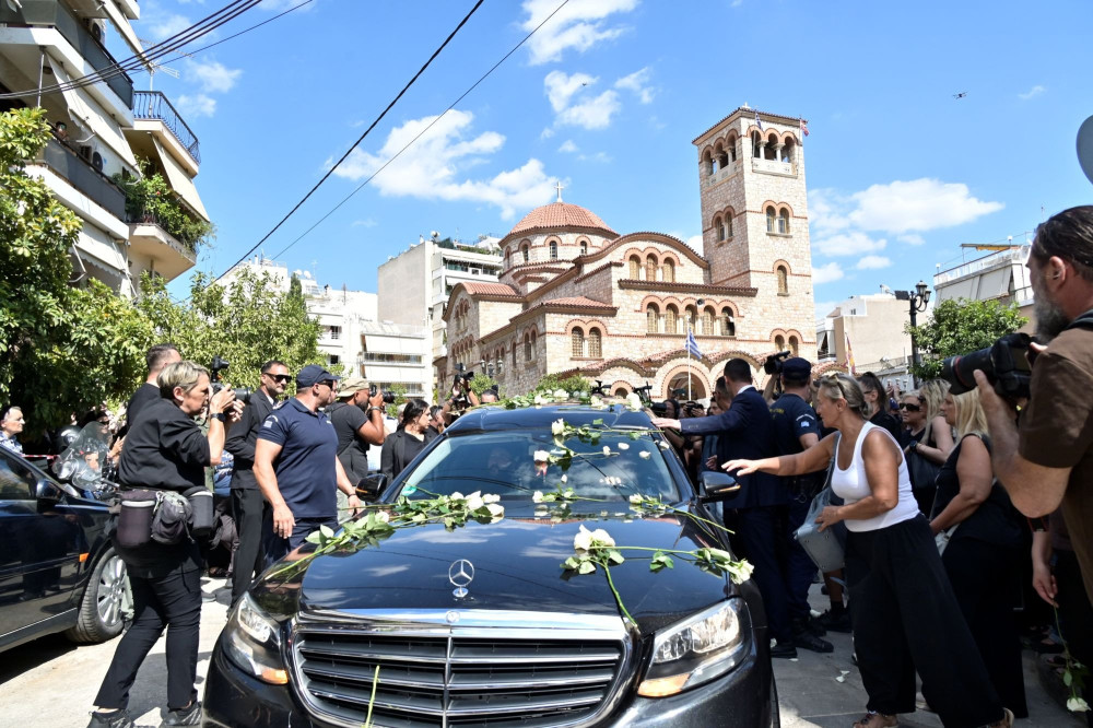 Κηδεία Γιώργου Μαζωνάκη: Οι εκπρόσωποι του πολιτικού κόσμου που βρέθηκαν στη Νίκαια
