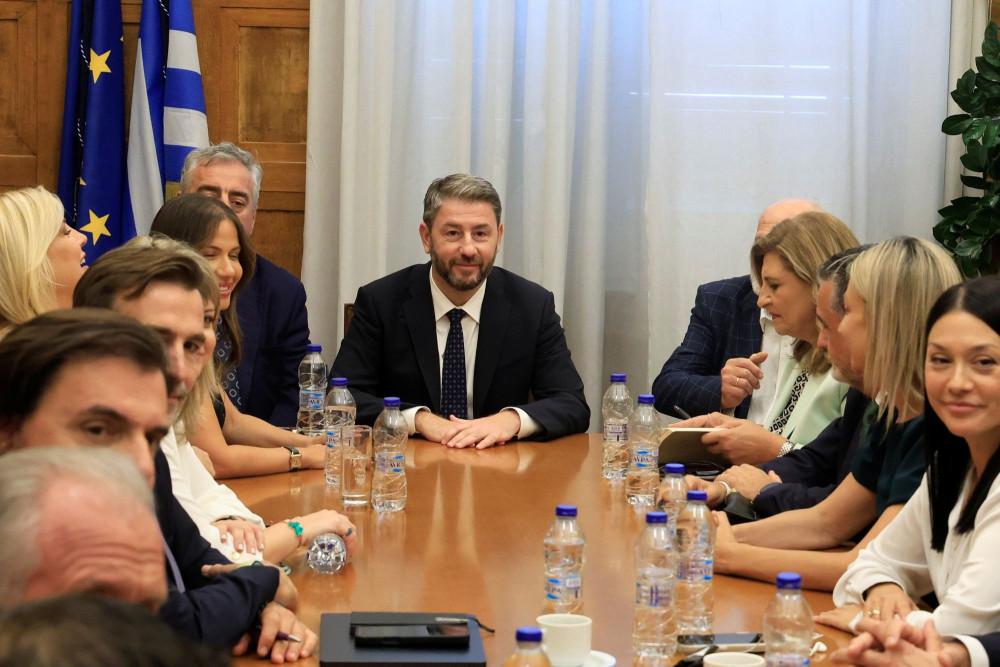 Ο Νίκος Ανδρουλάκης πήγε να στείλει μήνυμα, μα ο Απόστολος Πάνας έλειπε