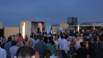 Η μεγαλύτερη προεκλογική συγκέντρωση και μάλιστα με… βροχή