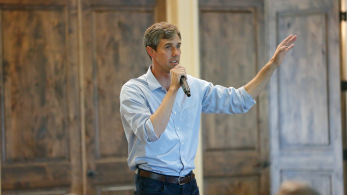 Αν θέλεις να γίνεις πρόεδρος να φοράς μπλε πουκάμισο