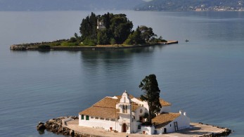 Κέρκυρα: Ένα διαμάντι «καρφιτσωμένο» μέσα στη θάλασσα