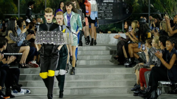 Επίδειξη της Louis Vuitton στο τέρμιναλ της TWA στο JFK
