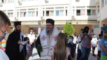 «Έπεσαν» οι μάσκες