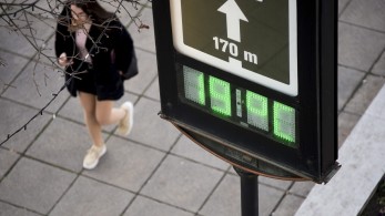 Σάλος στην Ιταλία: Υποδιευθύντρια Λυκείου απαγόρευσε τα μίνι λόγω… κορωνοϊού!