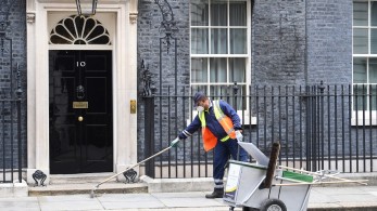 Βρετανία: Στη φόρα τα (ροζ) άπλυτα των πρωθυπουργών