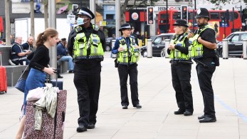 Βρετανία: Σύγχυση με τα νέα μέτρα – Φόβοι πως θα αδειάσουν πάλι τα σούπερ μάρκετ