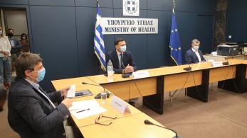 Τσιόδρας-Κικίλιας ενημέρωσαν την αντιπολίτευση για την πορεία του κορωνοϊού