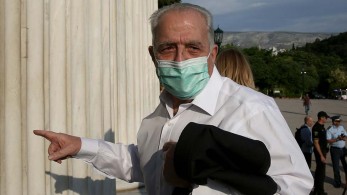 Θυσιάζει τον Φλαμπουράρη ο Τσίπρας