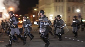 ΗΠΑ: Αστυνομικός τραυματίστηκε από σφαίρα στη διάρκεια διαδηλώσεων