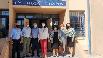 Κεραμέως σε εκπαιδευτικούς: Η μάσκα εκμηδενίζει τις αποστάσεις