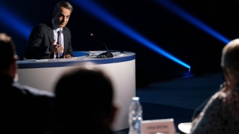 Πλούσιο φωτορεπορτάζ από τη συνέντευξη τύπου του πρωθυπουργού