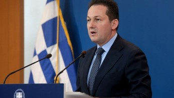 Βολές Πέτσα κατά “Δημοκρατίας”