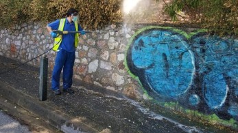Δήμος Αθηναίων: Αντιγκράφιτι και αφαίρεση αφισών στο κέντρο της πόλης (pics)