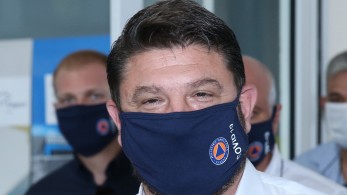 Ο Χαρδαλιάς ανέβασε φωτογραφία με την κόρη του με μάσκα πριν το πρώτο κουδούνι (pic)